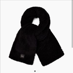 UGG - Sherpa oversized scarf. Black. NWT.